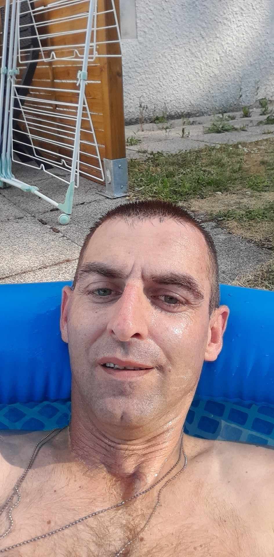 Gennaro - Rencontre sex à Chamoson Profil de Gennaro, 44 ans, Rencontre sex à Chamoson (Valais)