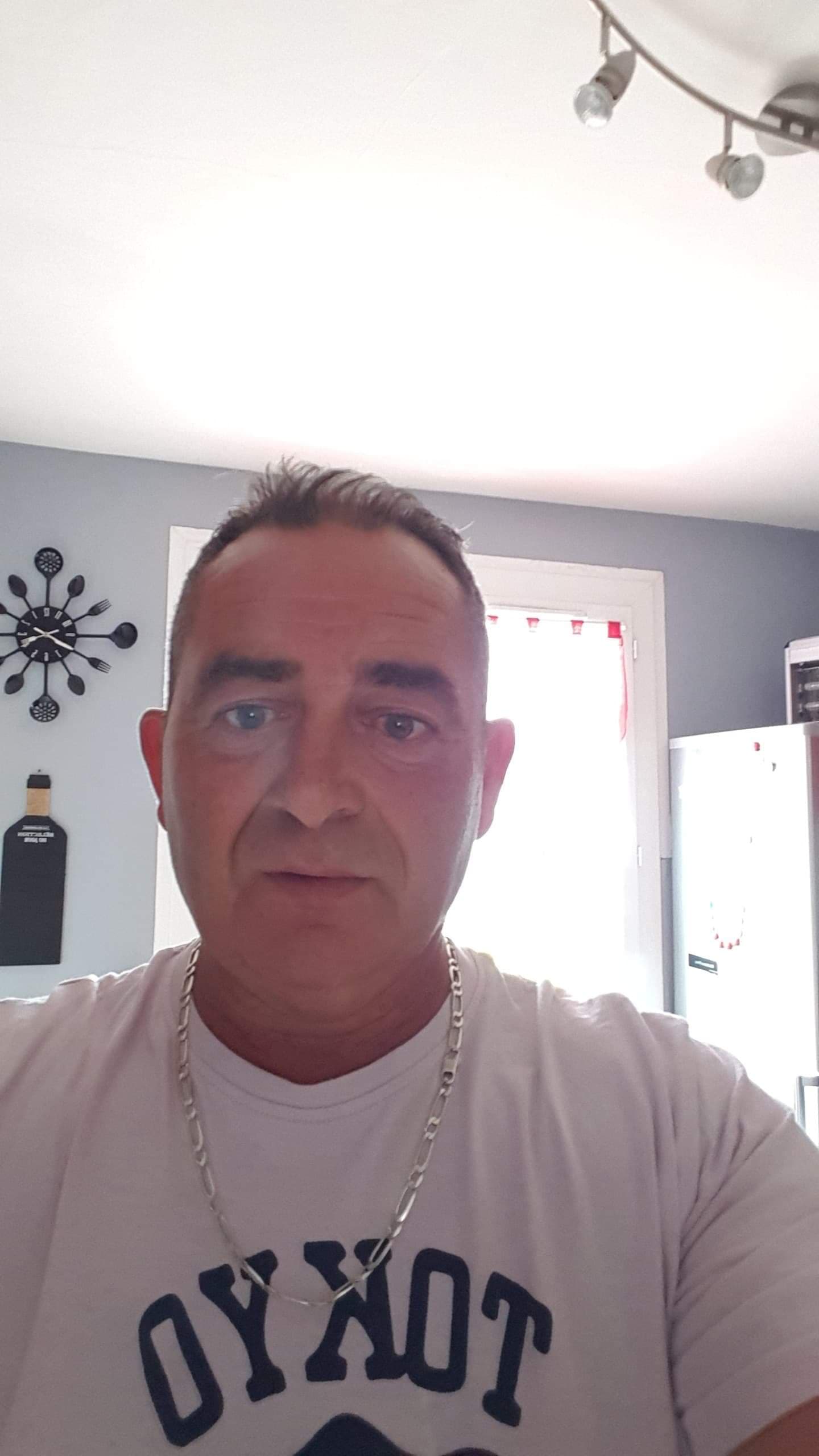 Adonis - Rencontre sex à Oberbuchsiten Profil de Adonis, 39 ans, Rencontre sex à Oberbuchsiten (Soleure)
